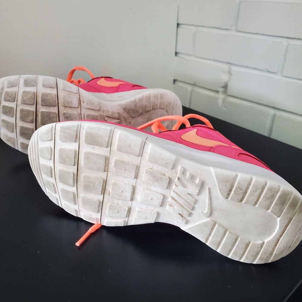Nike Running Shoes - Picture 5 of 8